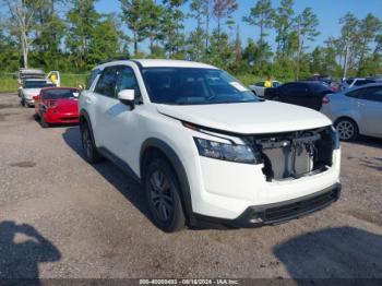  Salvage Nissan Pathfinder