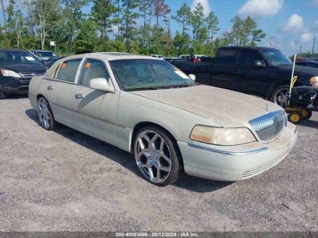  Salvage Lincoln Towncar