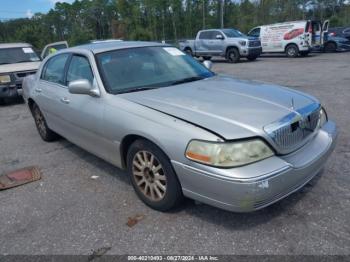  Salvage Lincoln Towncar