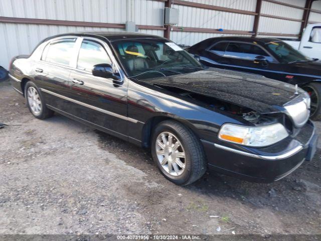  Salvage Lincoln Towncar