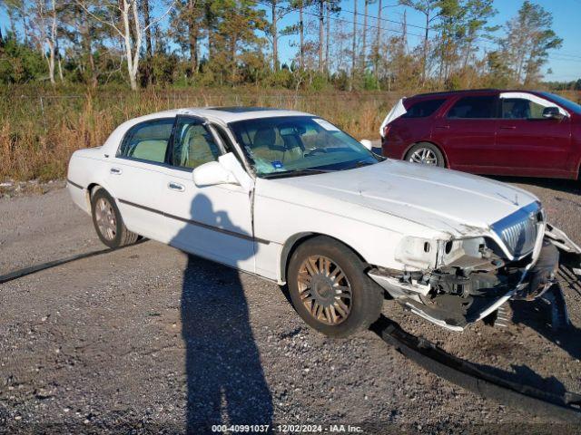  Salvage Lincoln Towncar