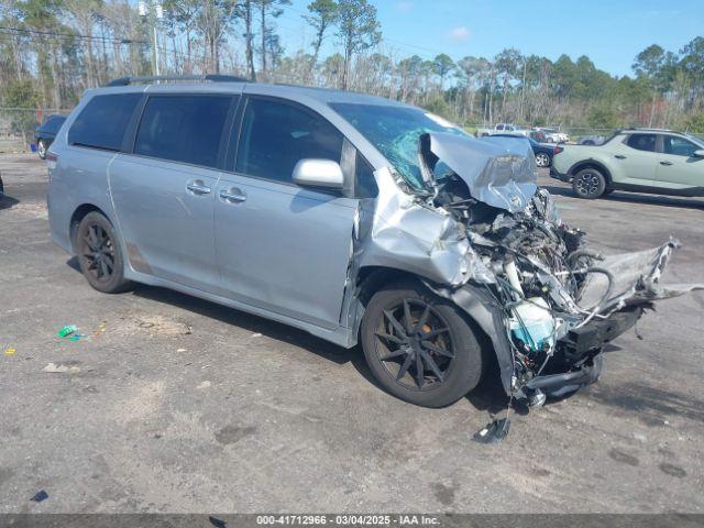  Salvage Toyota Sienna