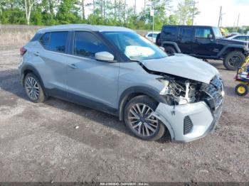  Salvage Nissan Kicks