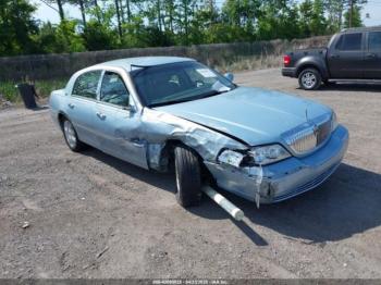  Salvage Lincoln Towncar
