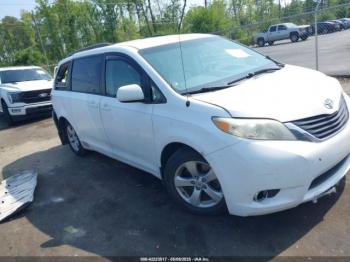  Salvage Toyota Sienna