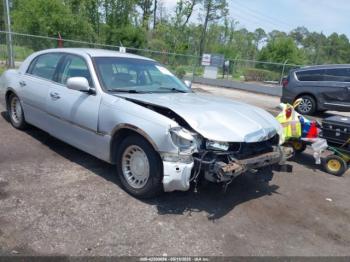  Salvage Lincoln Towncar