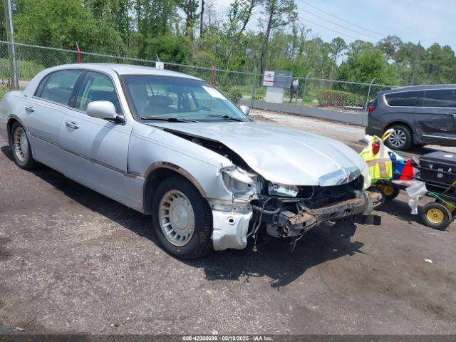  Salvage Lincoln Towncar