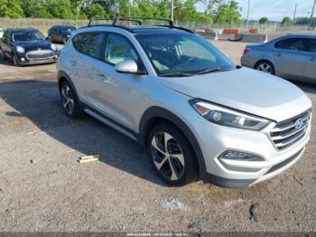  Salvage Hyundai TUCSON