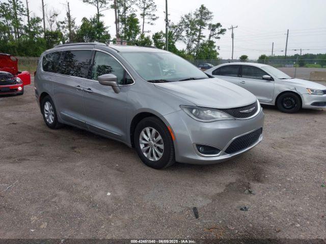  Salvage Chrysler Pacifica