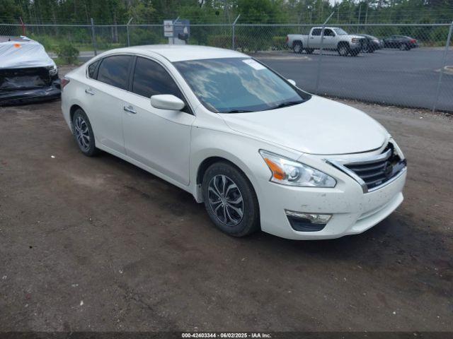  Salvage Nissan Altima