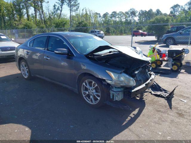  Salvage Nissan Maxima