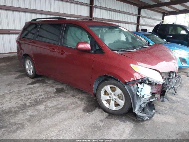  Salvage Toyota Sienna