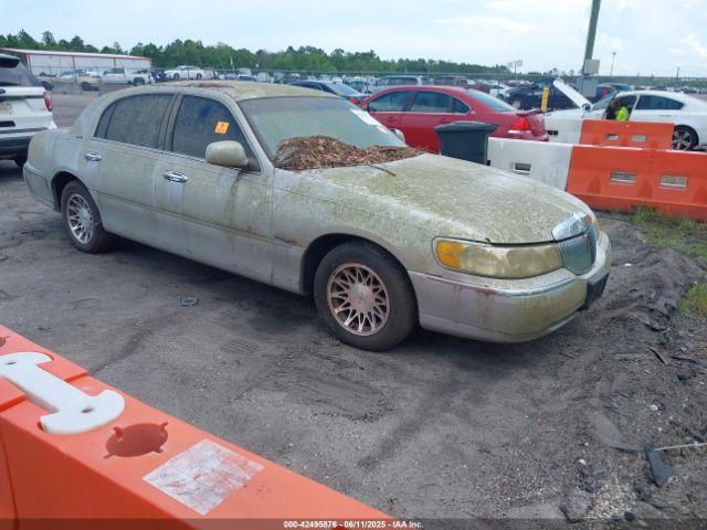  Salvage Lincoln Towncar
