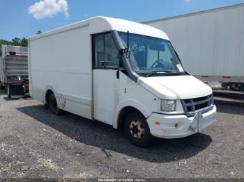  Salvage Isuzu Commercial Van
