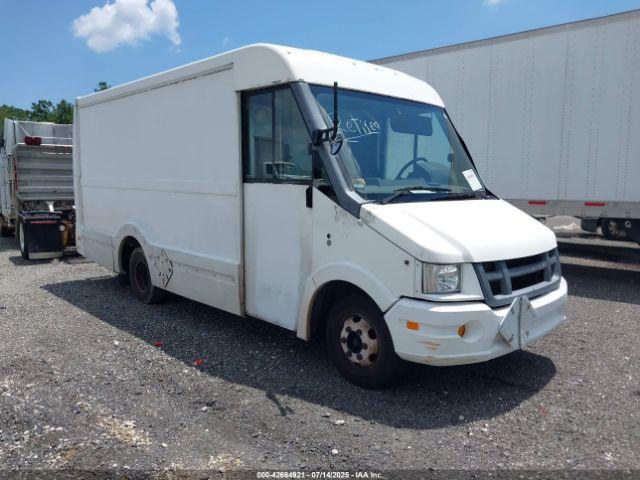  Salvage Isuzu Commercial Van
