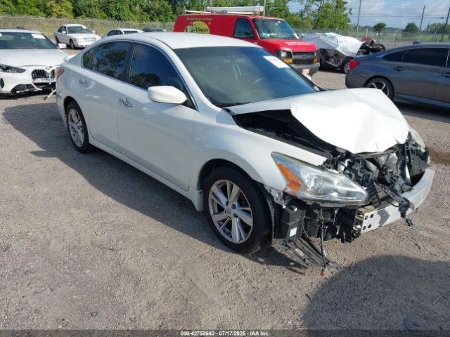  Salvage Nissan Altima