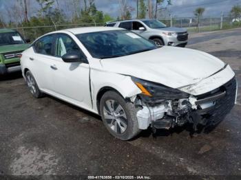  Salvage Nissan Altima
