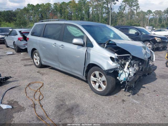  Salvage Toyota Sienna