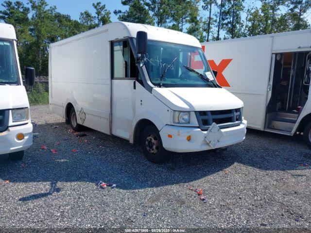  Salvage Isuzu Commercial Van