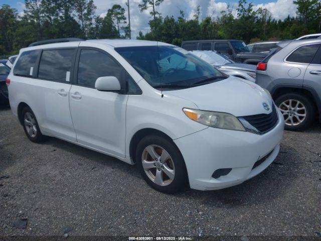  Salvage Toyota Sienna