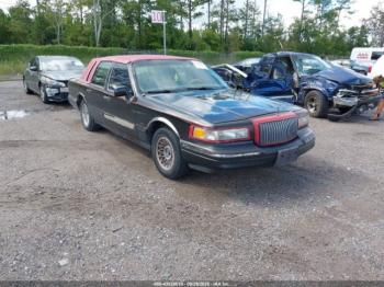  Salvage Lincoln Towncar