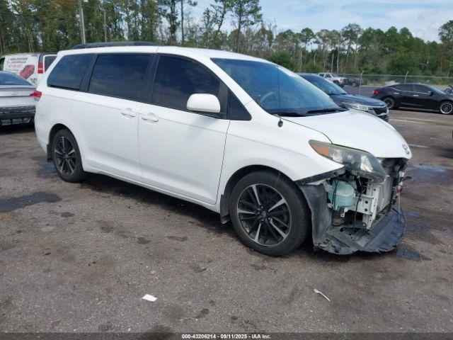  Salvage Toyota Sienna