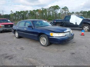  Salvage Lincoln Towncar