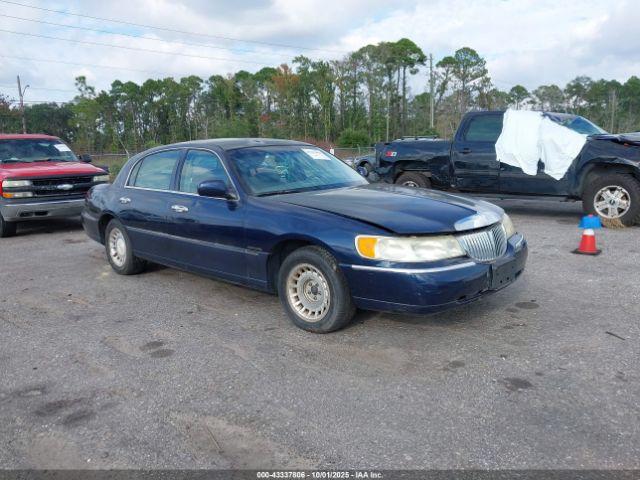  Salvage Lincoln Towncar