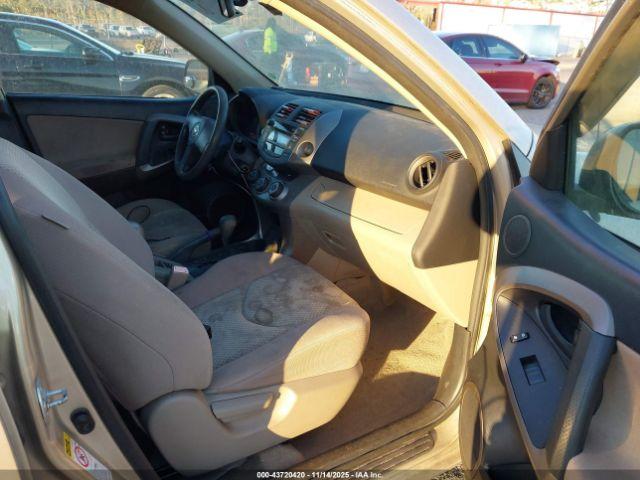 Toyota RAV4 Image 12