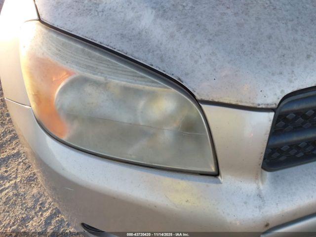 Toyota RAV4 Image 10