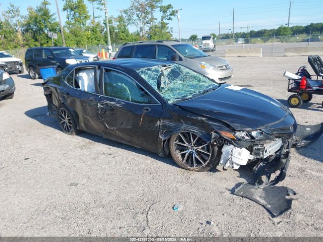 Toyota Camry Se Image 1