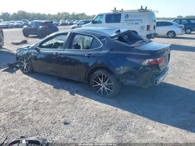 Toyota Camry Se Image 2