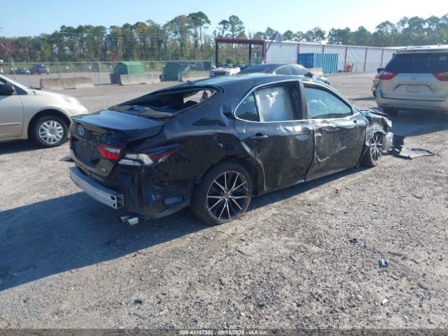 Toyota Camry Se Image 3