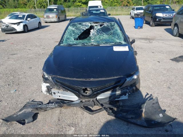 Toyota Camry Se Image 9