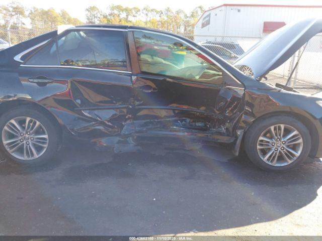 Toyota Camry Se Image 11