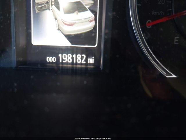 Toyota Camry Se Image 10