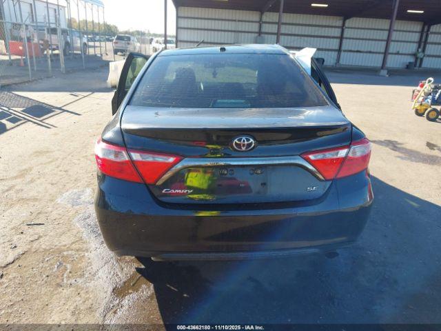 Toyota Camry Se Image 9