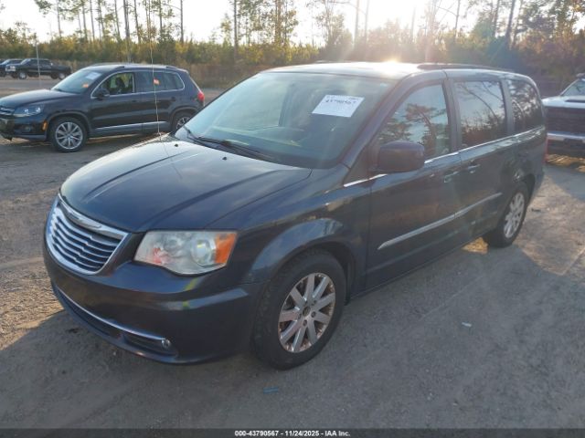 Chrysler Town & Country Touring Image 7