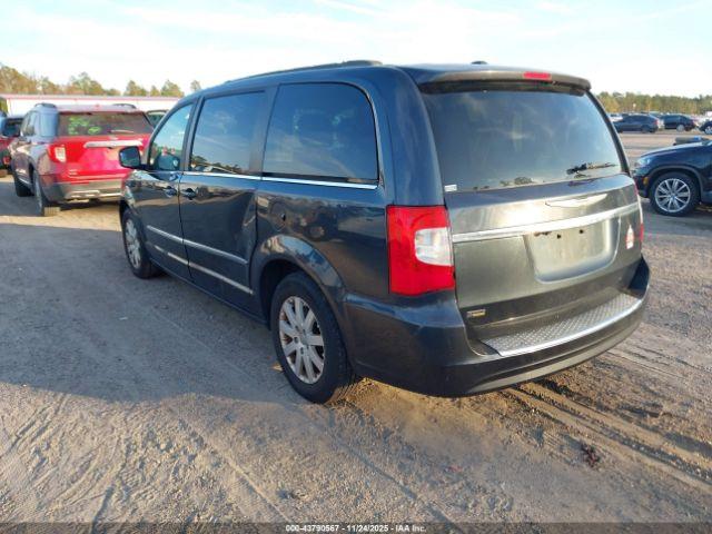 Chrysler Town & Country Touring Image 6