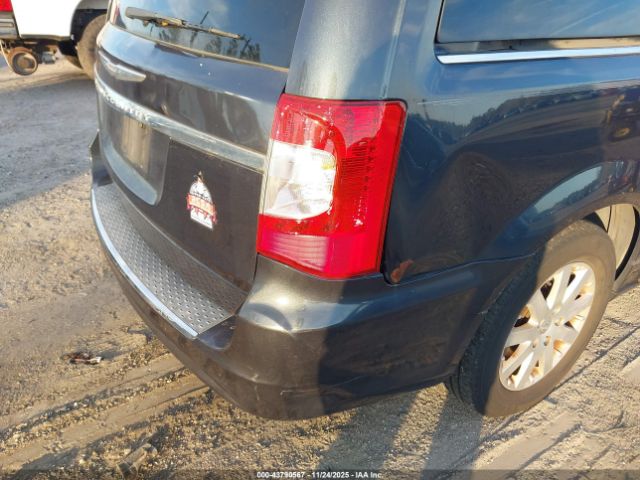 Chrysler Town & Country Touring Image 5