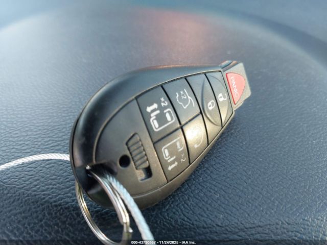 Chrysler Town & Country Touring Image 11