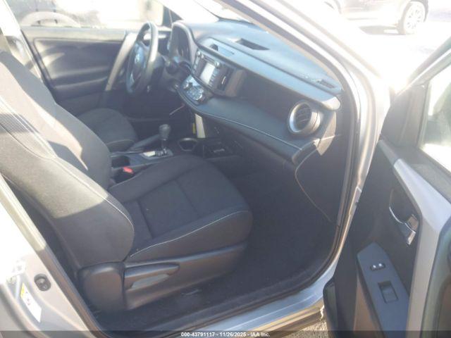 Toyota RAV4 Xle Image 4