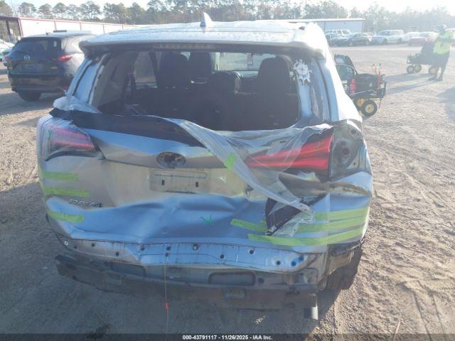 Toyota RAV4 Xle Image 6