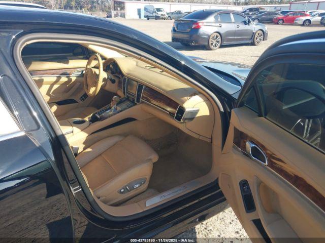 Porsche Panamera S Image 16