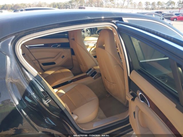 Porsche Panamera S Image 7