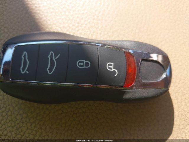 Porsche Panamera S Image 15