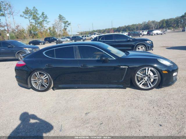 Porsche Panamera S Image 9