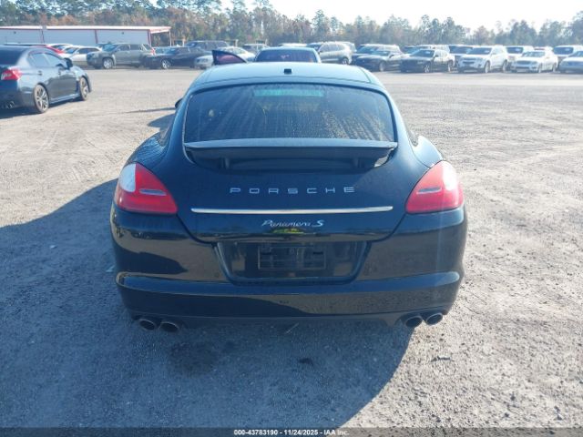 Porsche Panamera S Image 8