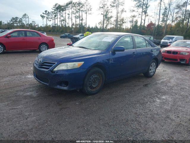 Toyota Camry Le Image 11