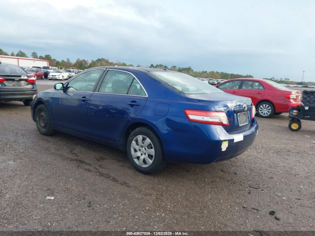 Toyota Camry Le Image 2